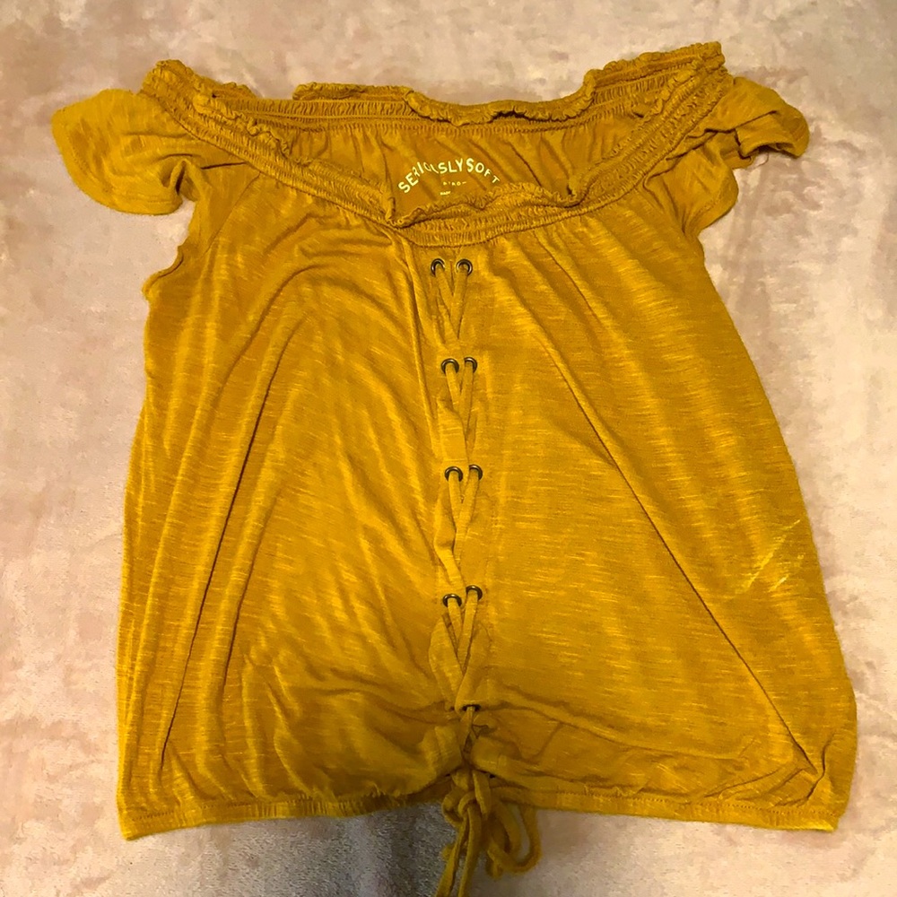 Cute stylish off the shoulder top, perfect for the summer!